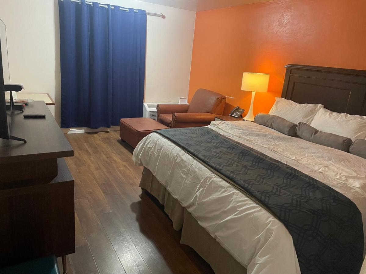 B&J Hotel And Apartments Pecos Bagian luar foto