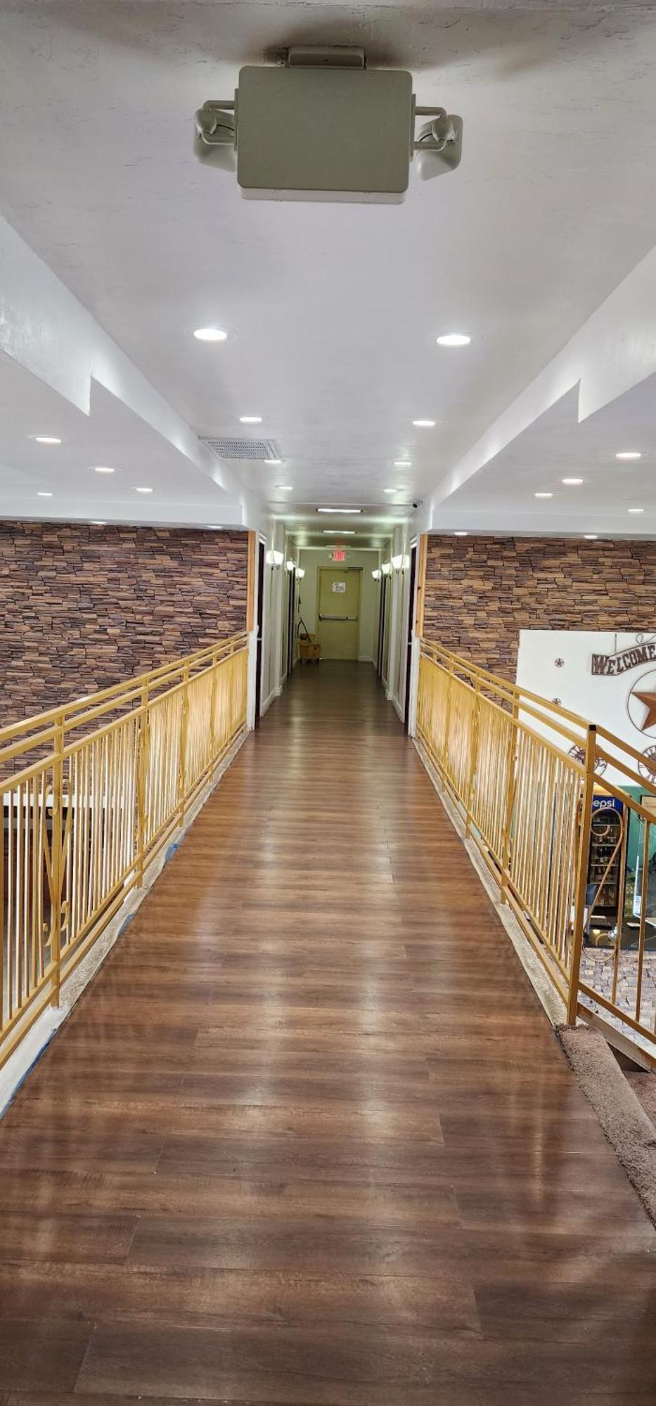 B&J Hotel And Apartments Pecos Bagian luar foto