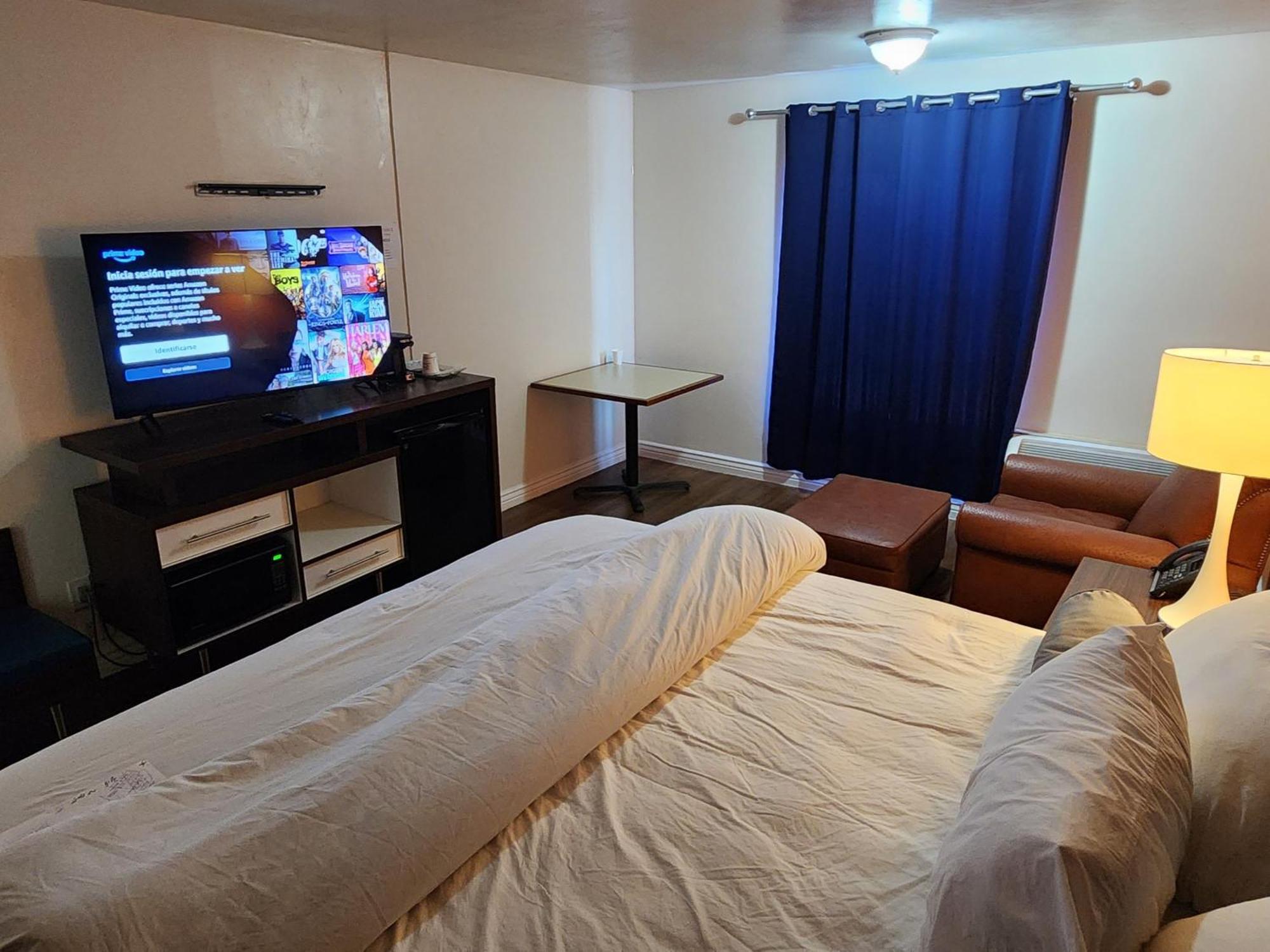 B&J Hotel And Apartments Pecos Bagian luar foto