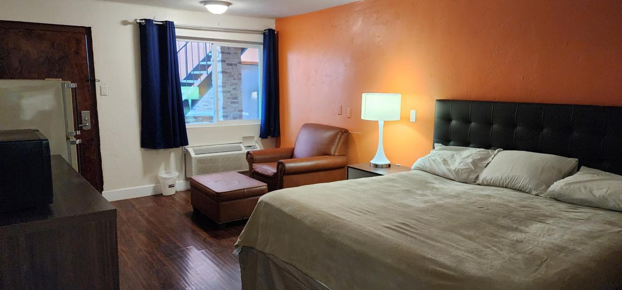 B&J Hotel And Apartments Pecos Bagian luar foto