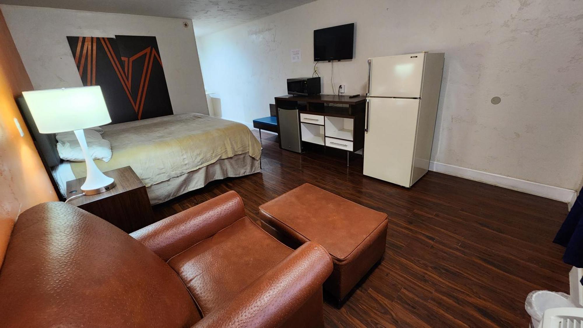 B&J Hotel And Apartments Pecos Bagian luar foto