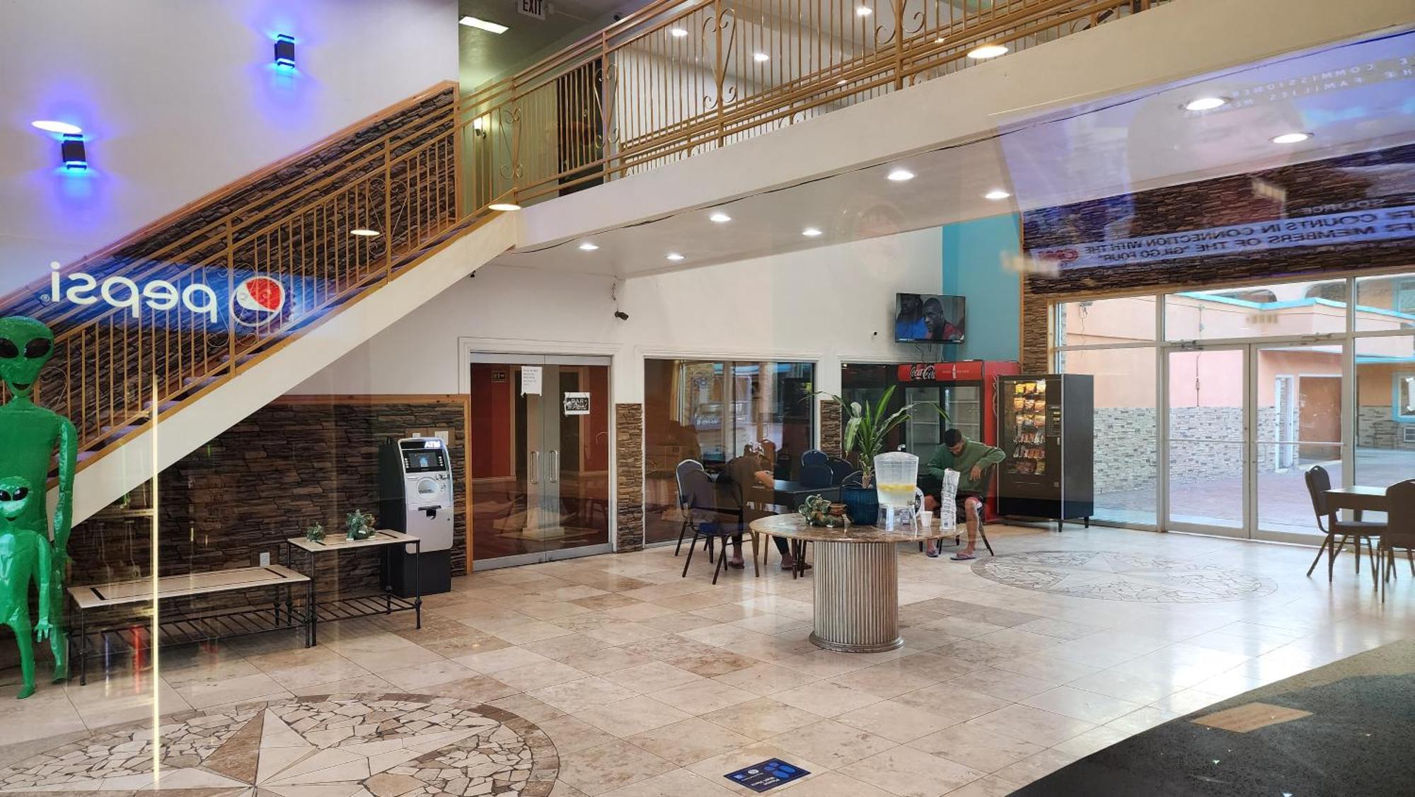 B&J Hotel And Apartments Pecos Bagian luar foto